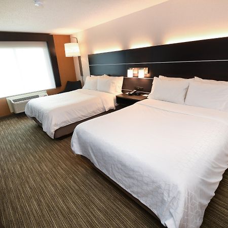 Holiday Inn Express Hotel & Suites Grand Forks By Ihg Екстериор снимка