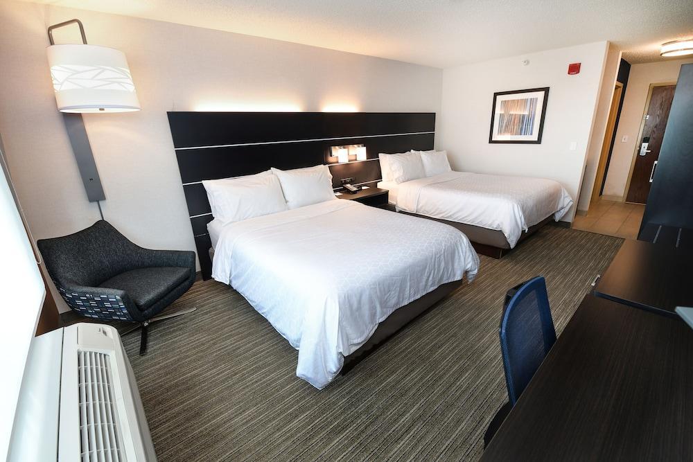 Holiday Inn Express Hotel & Suites Grand Forks By Ihg Екстериор снимка