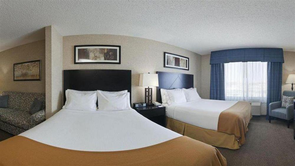 Holiday Inn Express Hotel & Suites Grand Forks, An Ihg Hotel Екстериор снимка