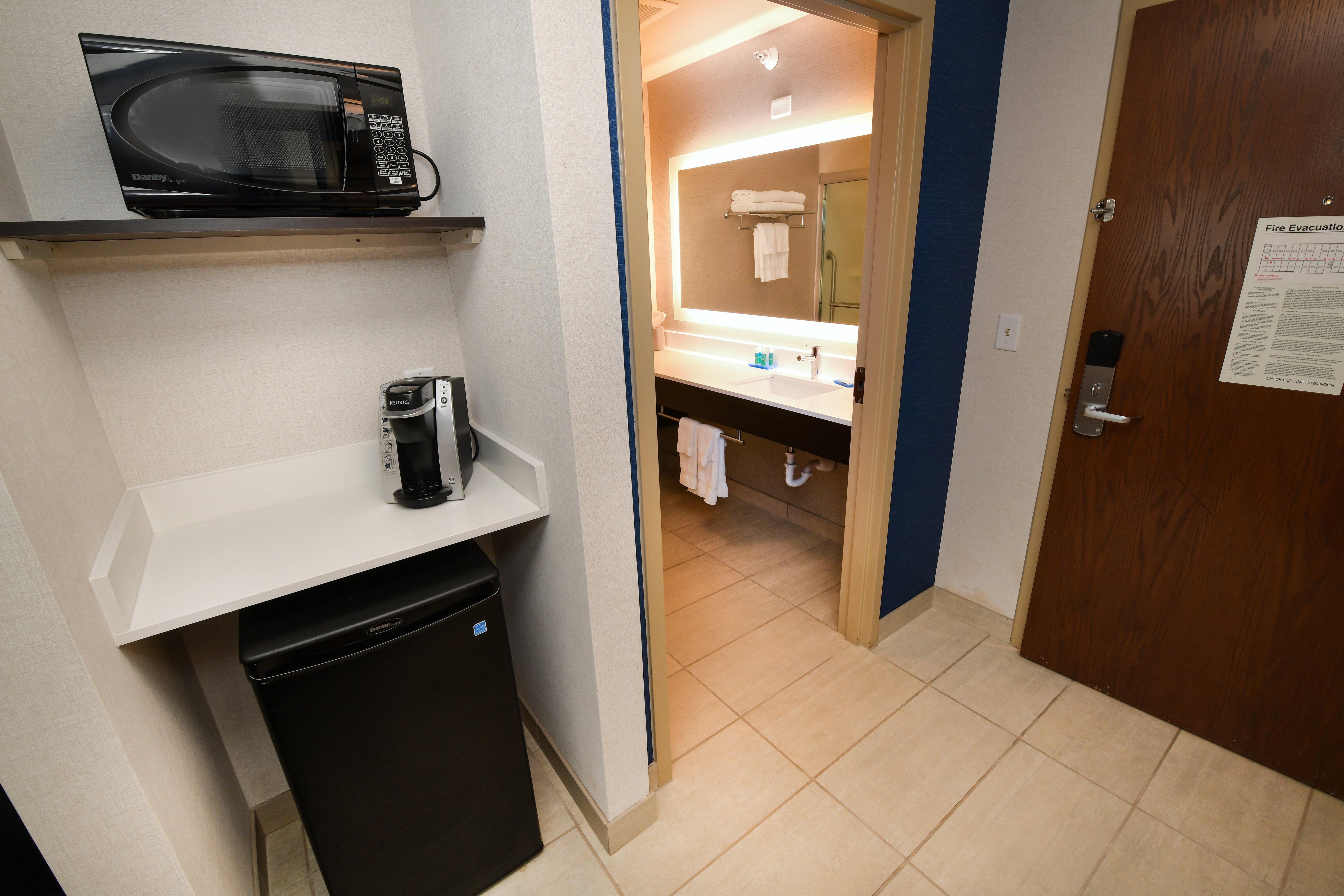 Holiday Inn Express Hotel & Suites Grand Forks By Ihg Екстериор снимка