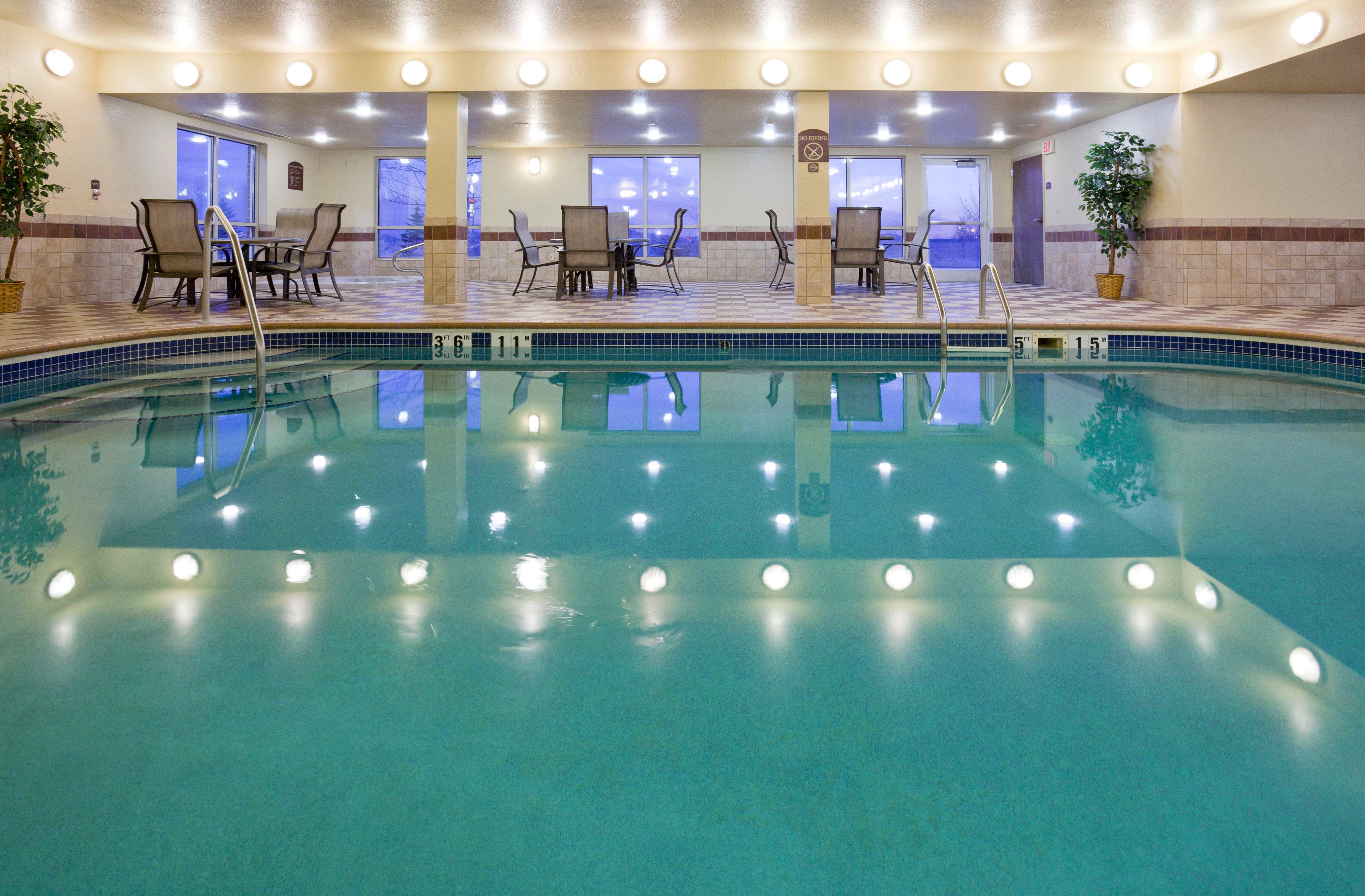 Holiday Inn Express Hotel & Suites Grand Forks By Ihg Екстериор снимка