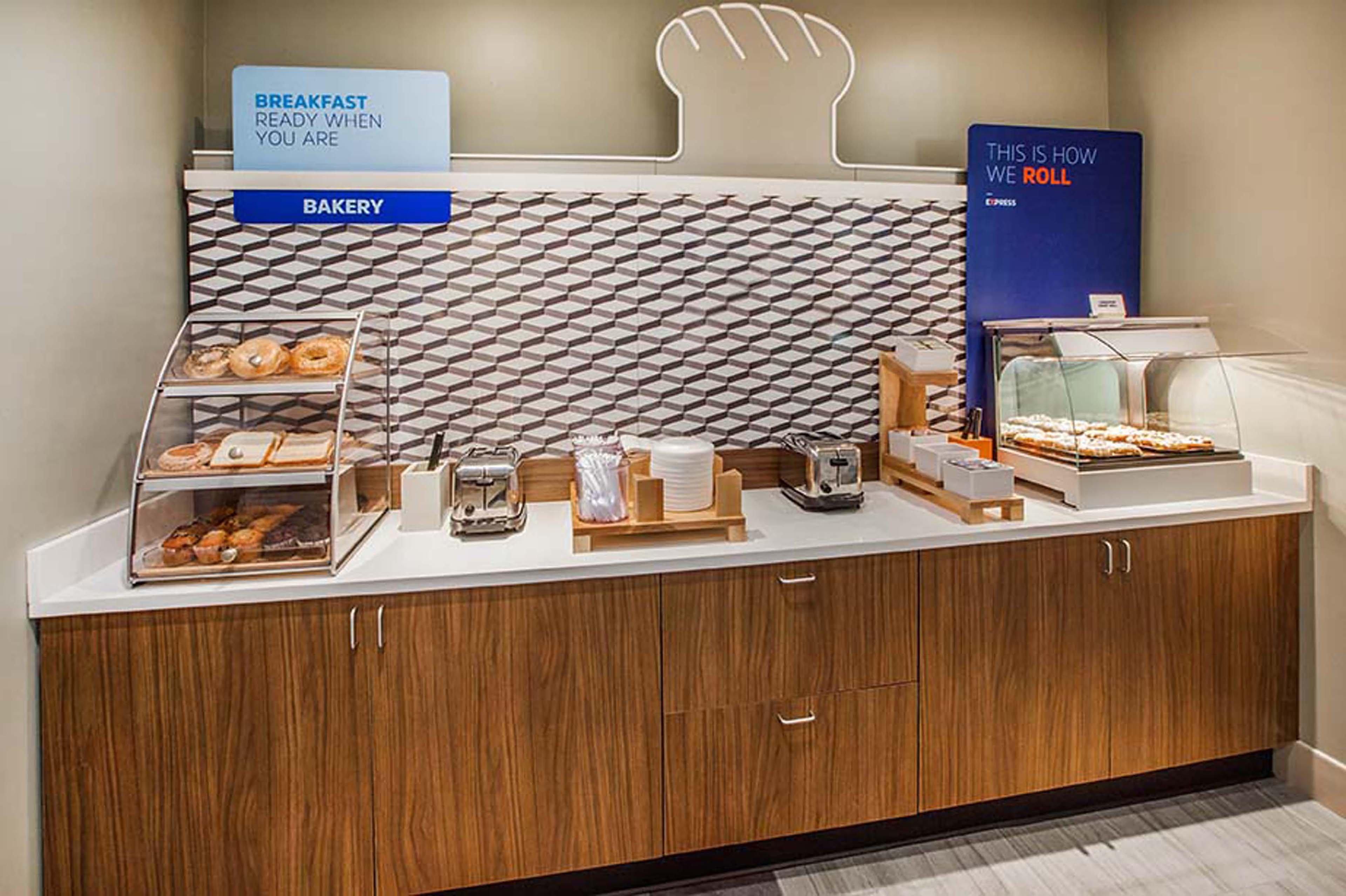 Holiday Inn Express Hotel & Suites Grand Forks By Ihg Екстериор снимка