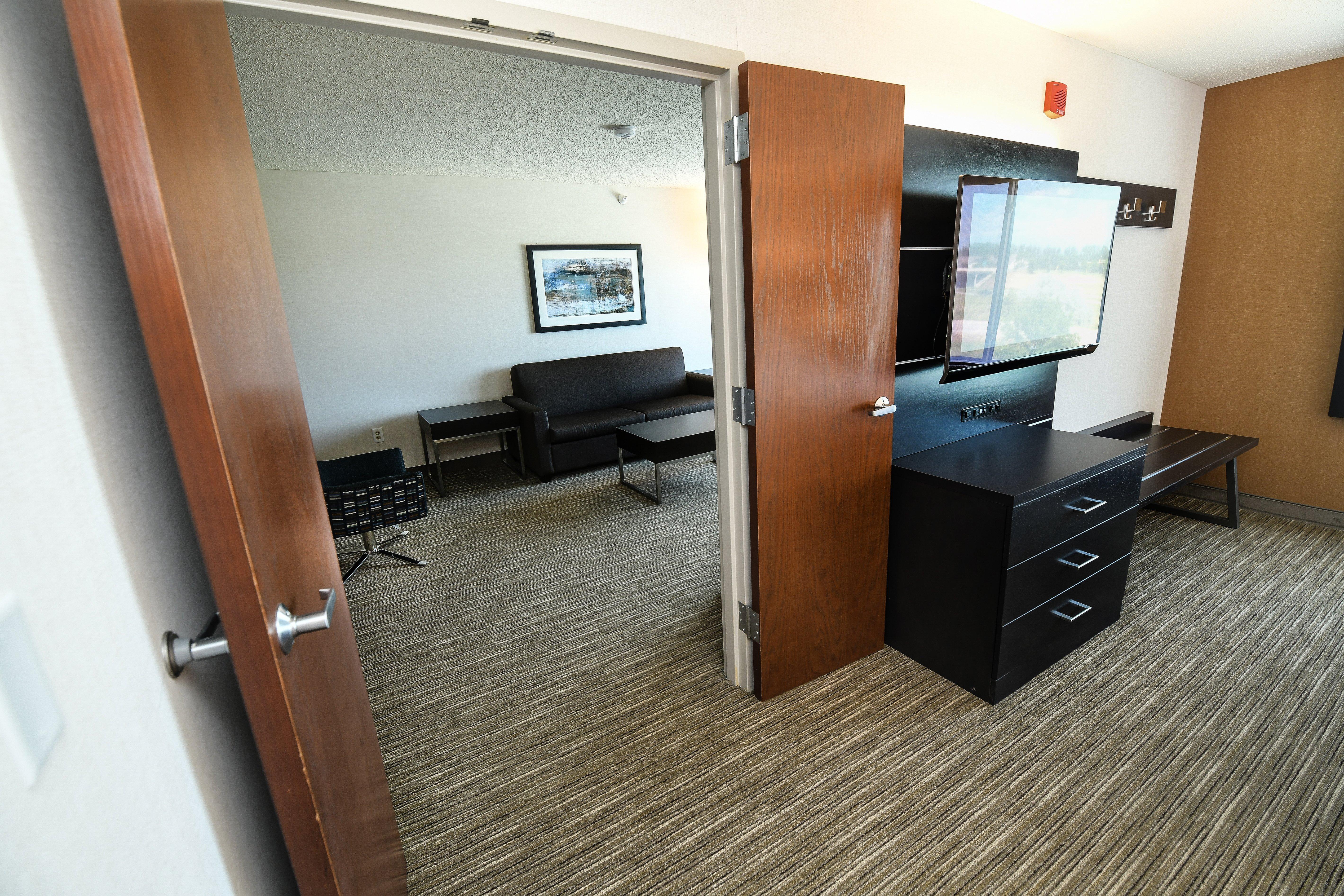 Holiday Inn Express Hotel & Suites Grand Forks By Ihg Екстериор снимка