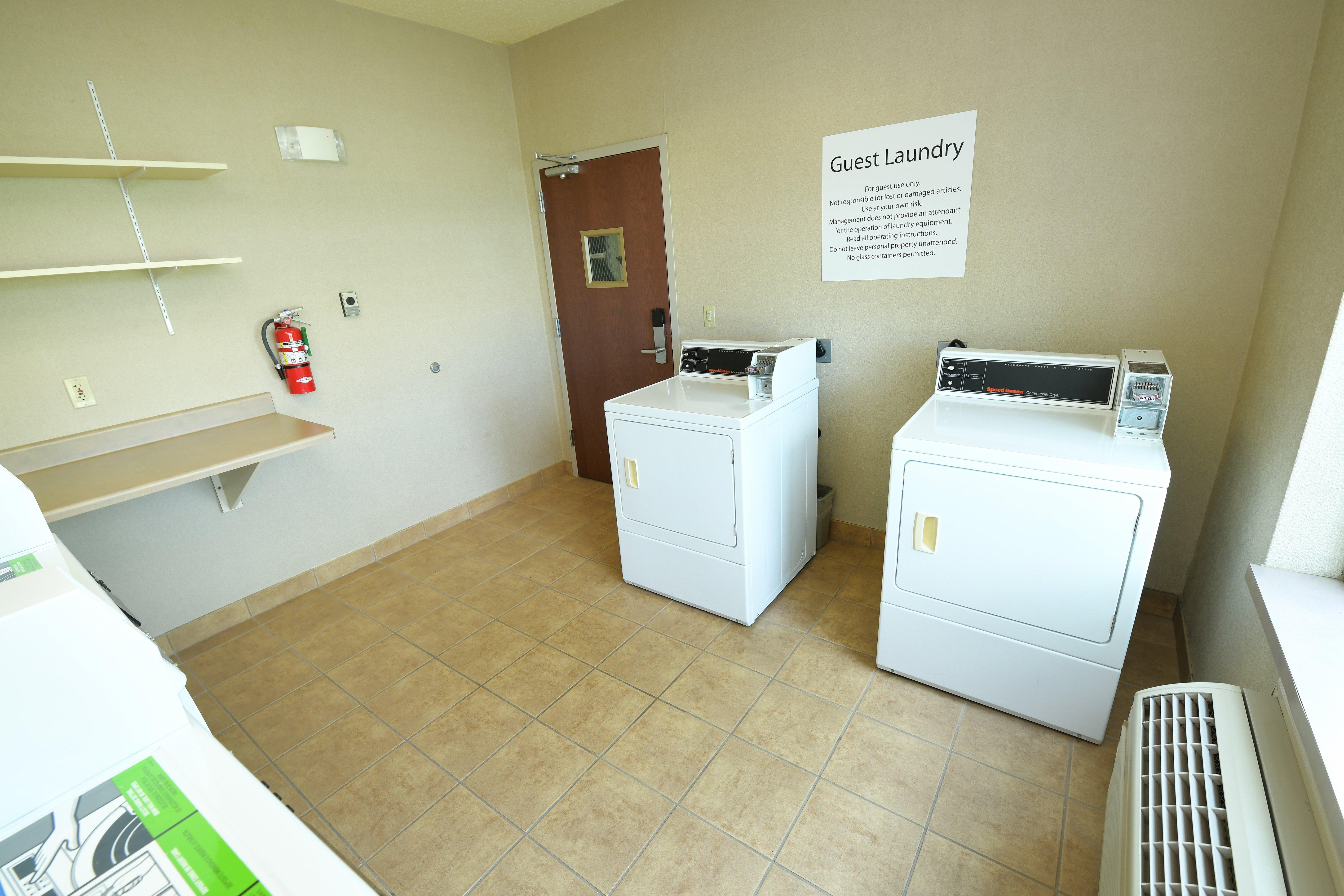 Holiday Inn Express Hotel & Suites Grand Forks By Ihg Екстериор снимка