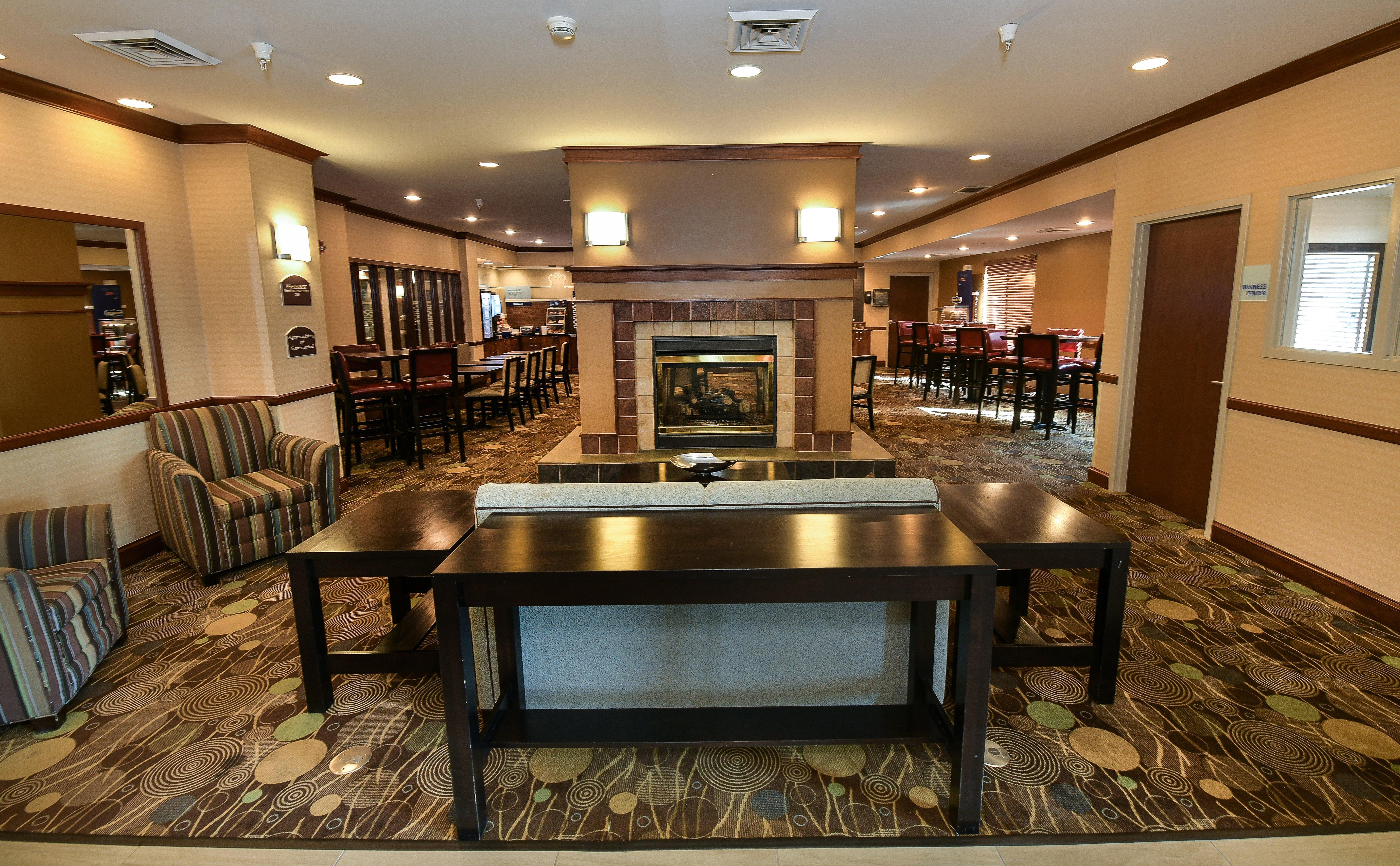 Holiday Inn Express Hotel & Suites Grand Forks By Ihg Екстериор снимка