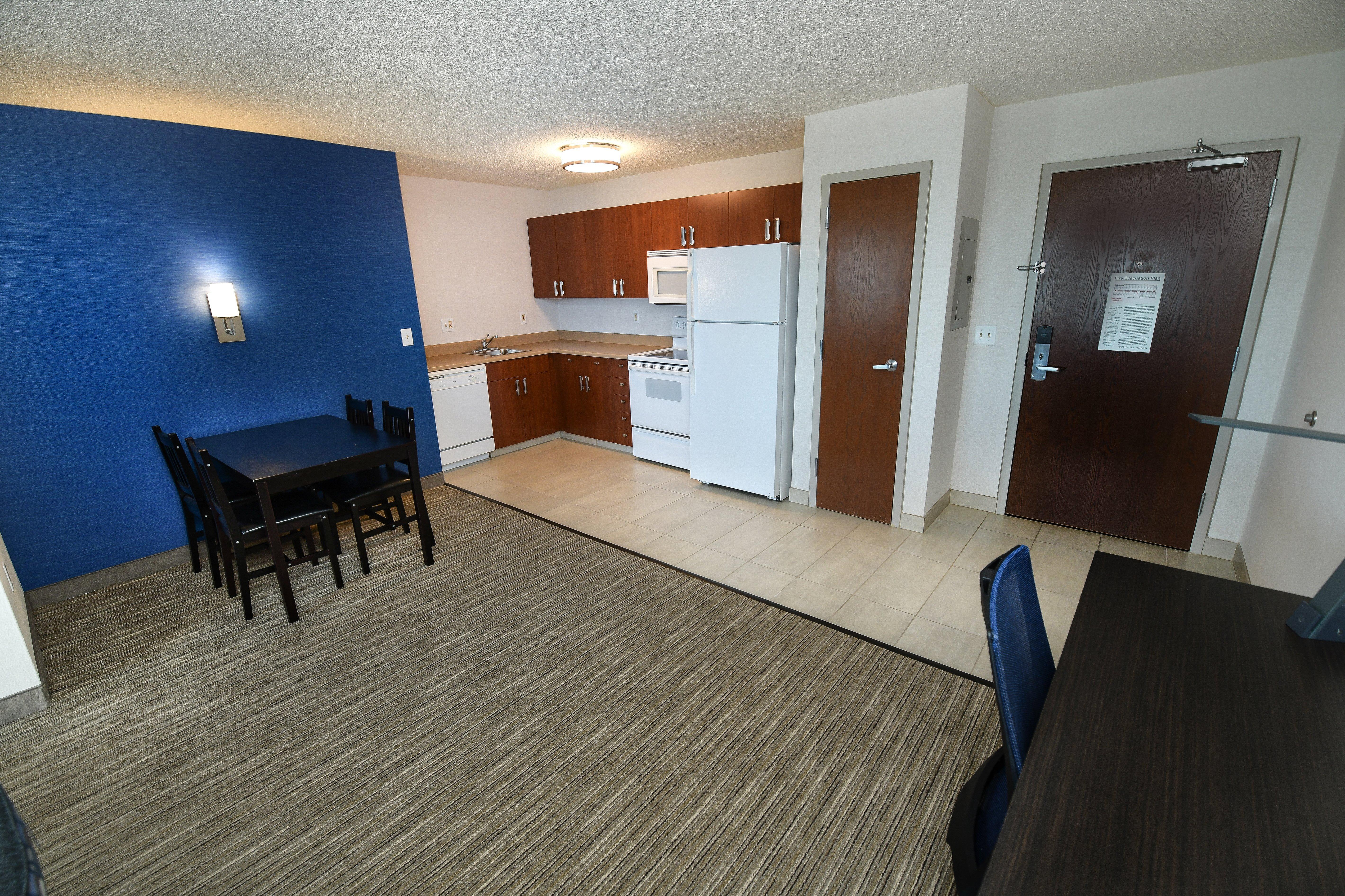 Holiday Inn Express Hotel & Suites Grand Forks By Ihg Екстериор снимка