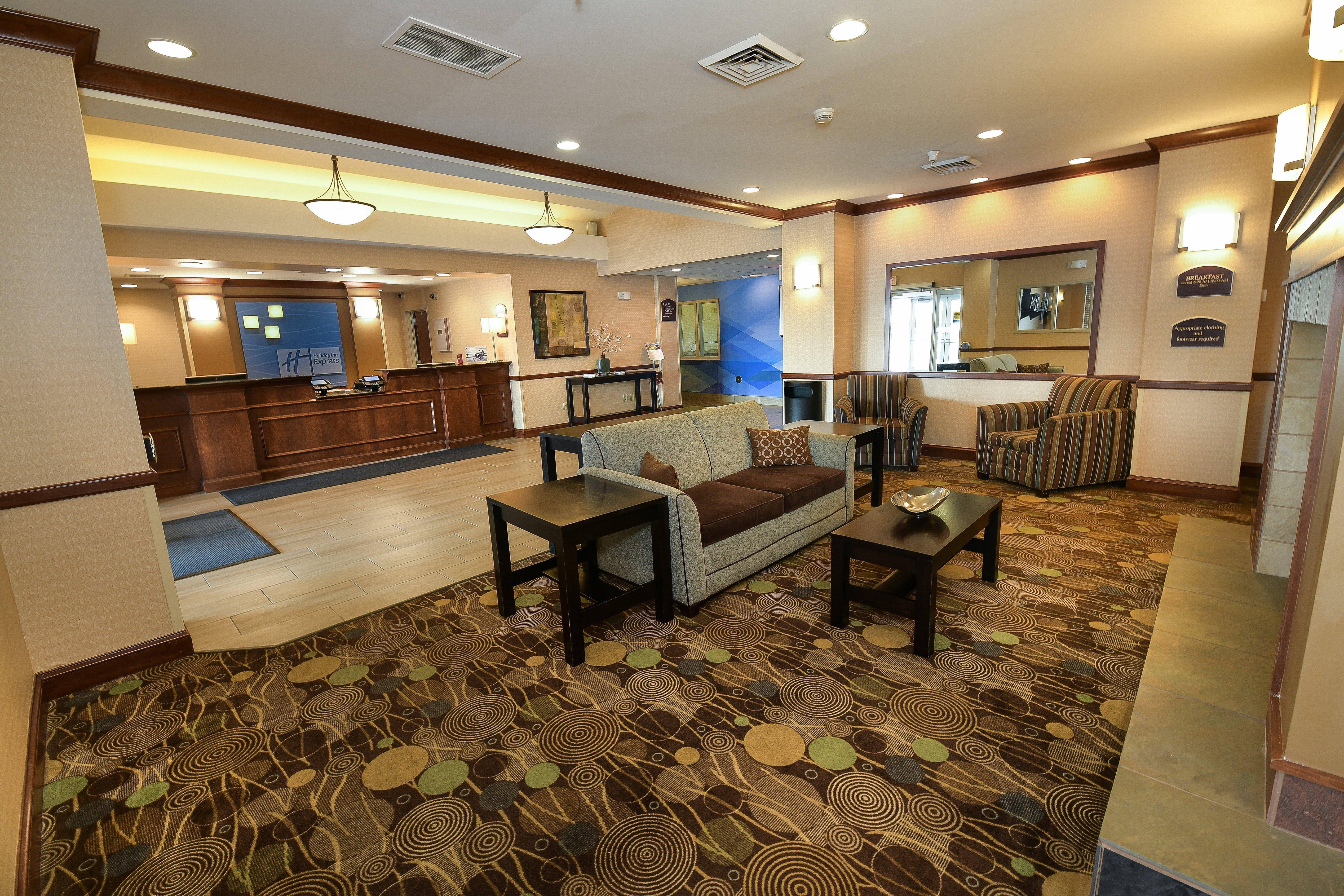 Holiday Inn Express Hotel & Suites Grand Forks, An Ihg Hotel Екстериор снимка