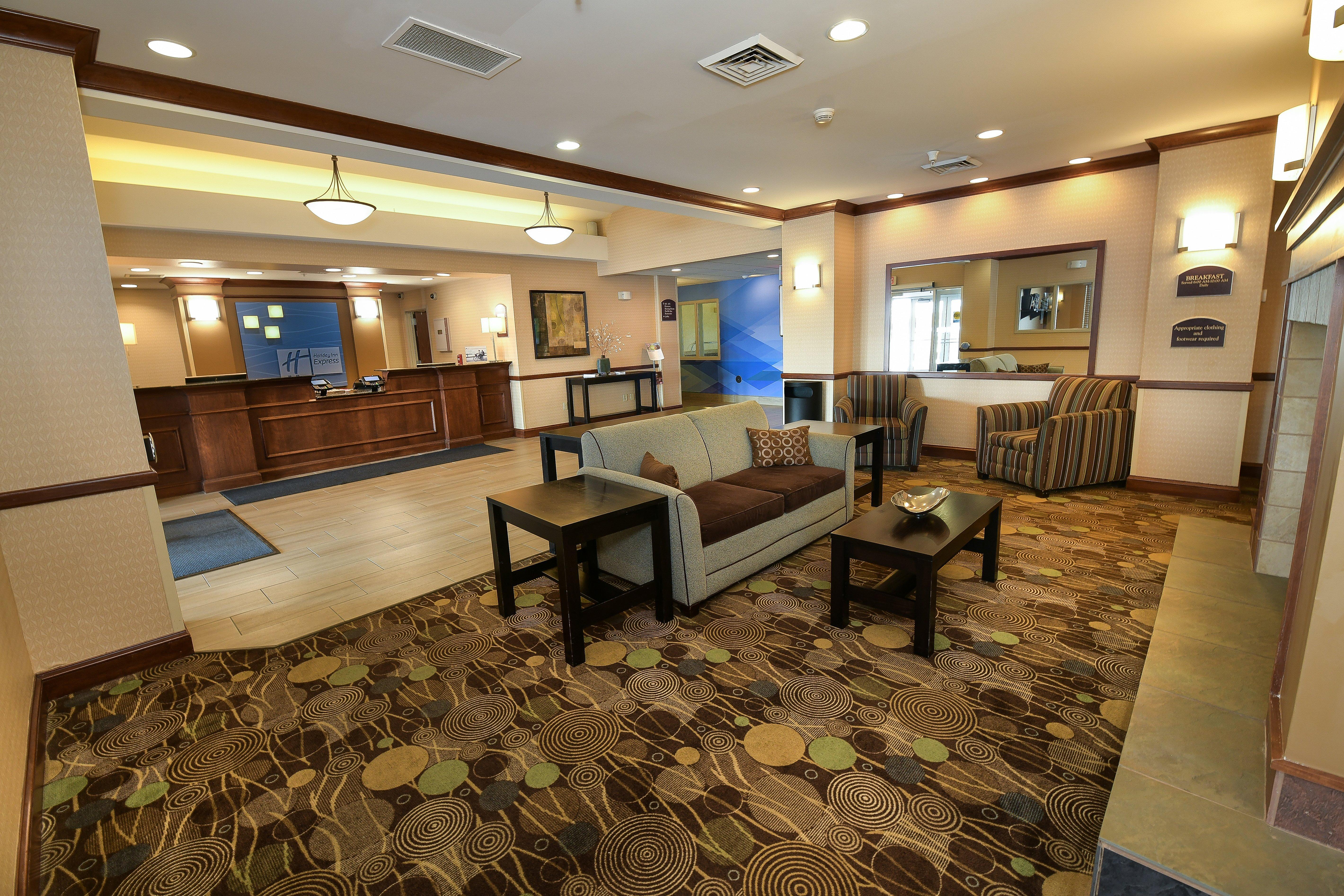 Holiday Inn Express Hotel & Suites Grand Forks By Ihg Екстериор снимка