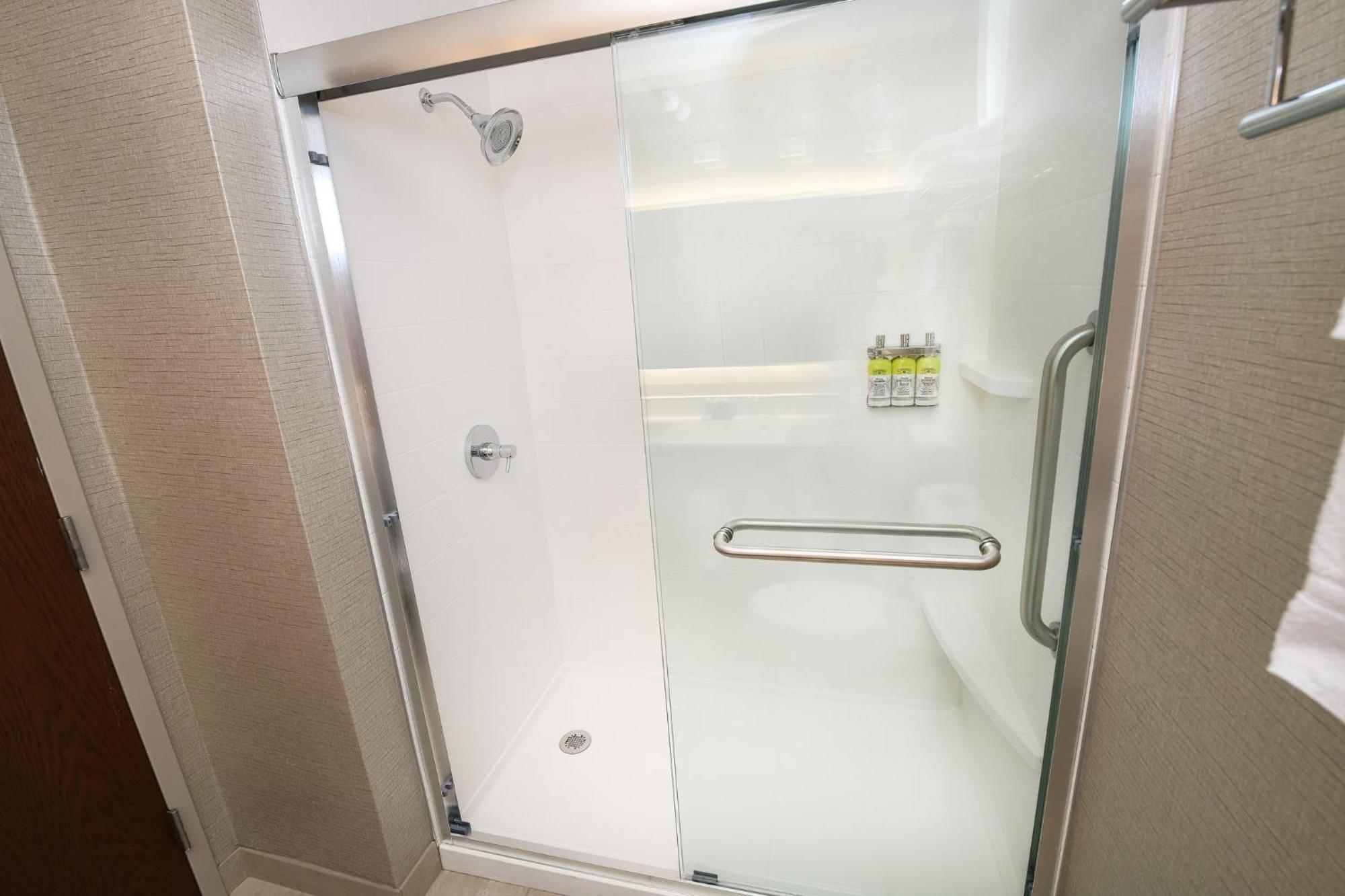 Holiday Inn Express Hotel & Suites Grand Forks By Ihg Екстериор снимка