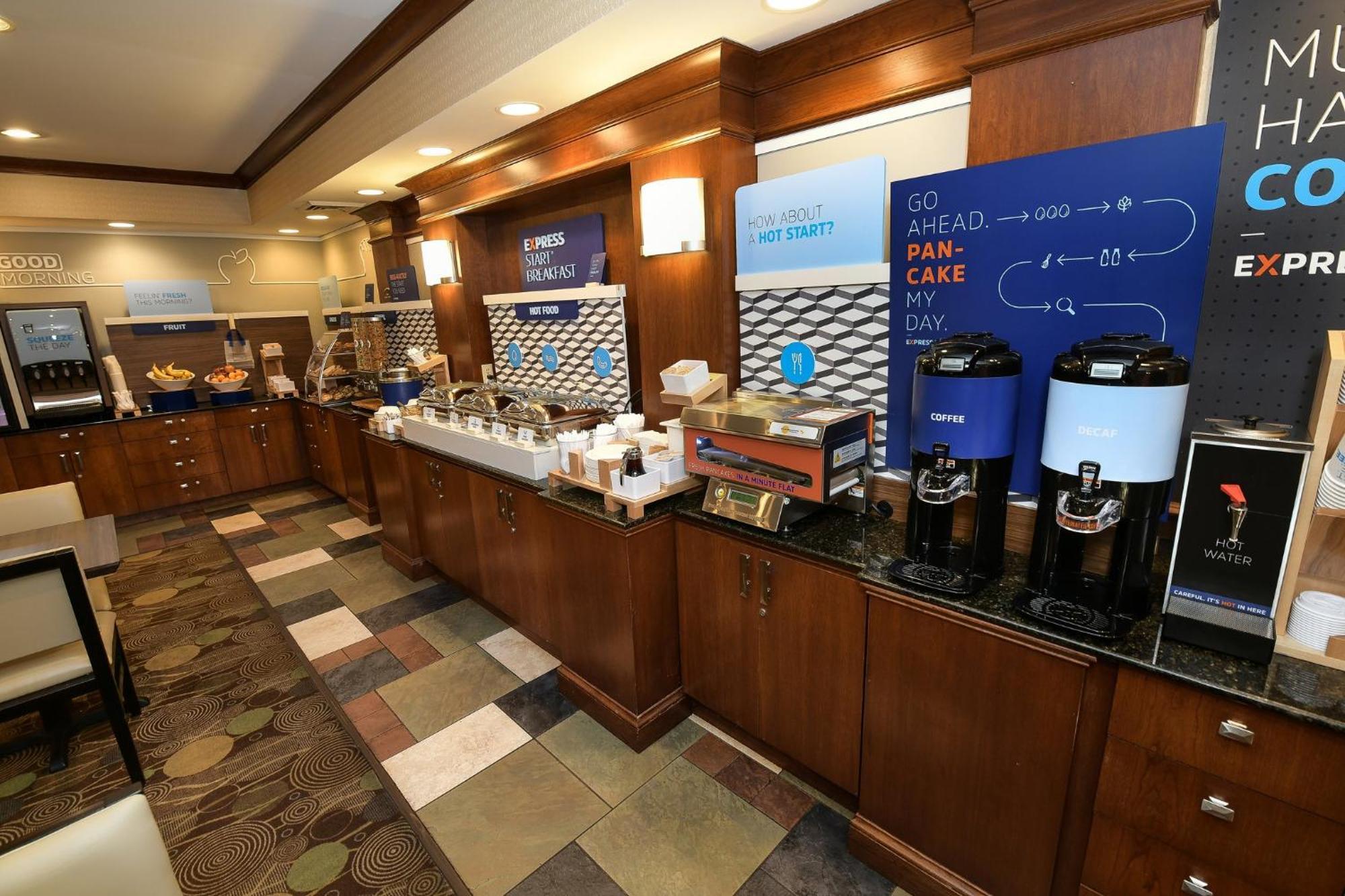 Holiday Inn Express Hotel & Suites Grand Forks By Ihg Екстериор снимка