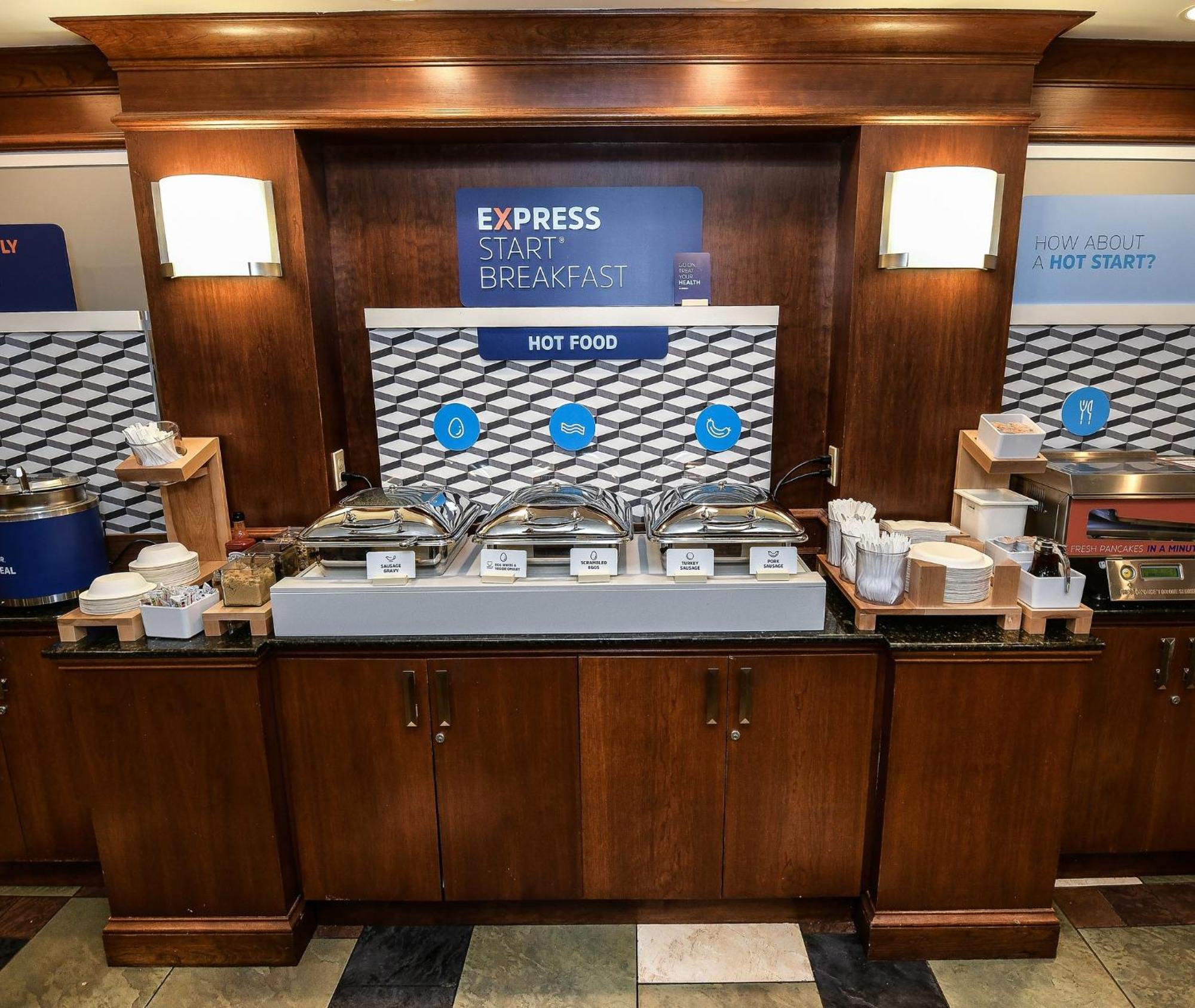 Holiday Inn Express Hotel & Suites Grand Forks By Ihg Екстериор снимка