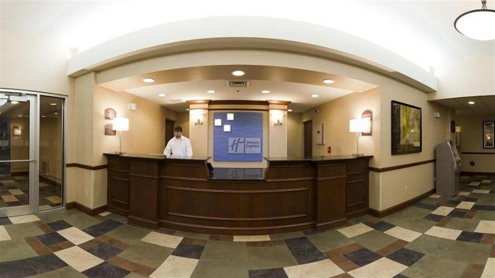 Holiday Inn Express Hotel & Suites Grand Forks By Ihg Екстериор снимка