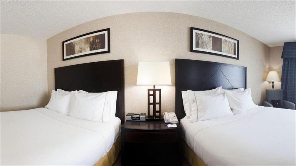 Holiday Inn Express Hotel & Suites Grand Forks By Ihg Екстериор снимка