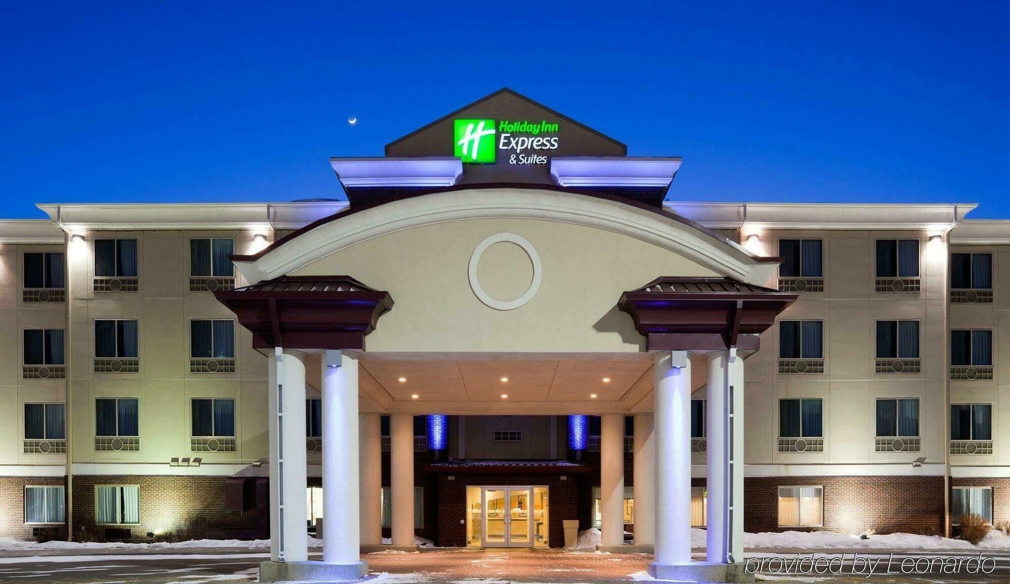 Holiday Inn Express Hotel & Suites Grand Forks, An Ihg Hotel Екстериор снимка