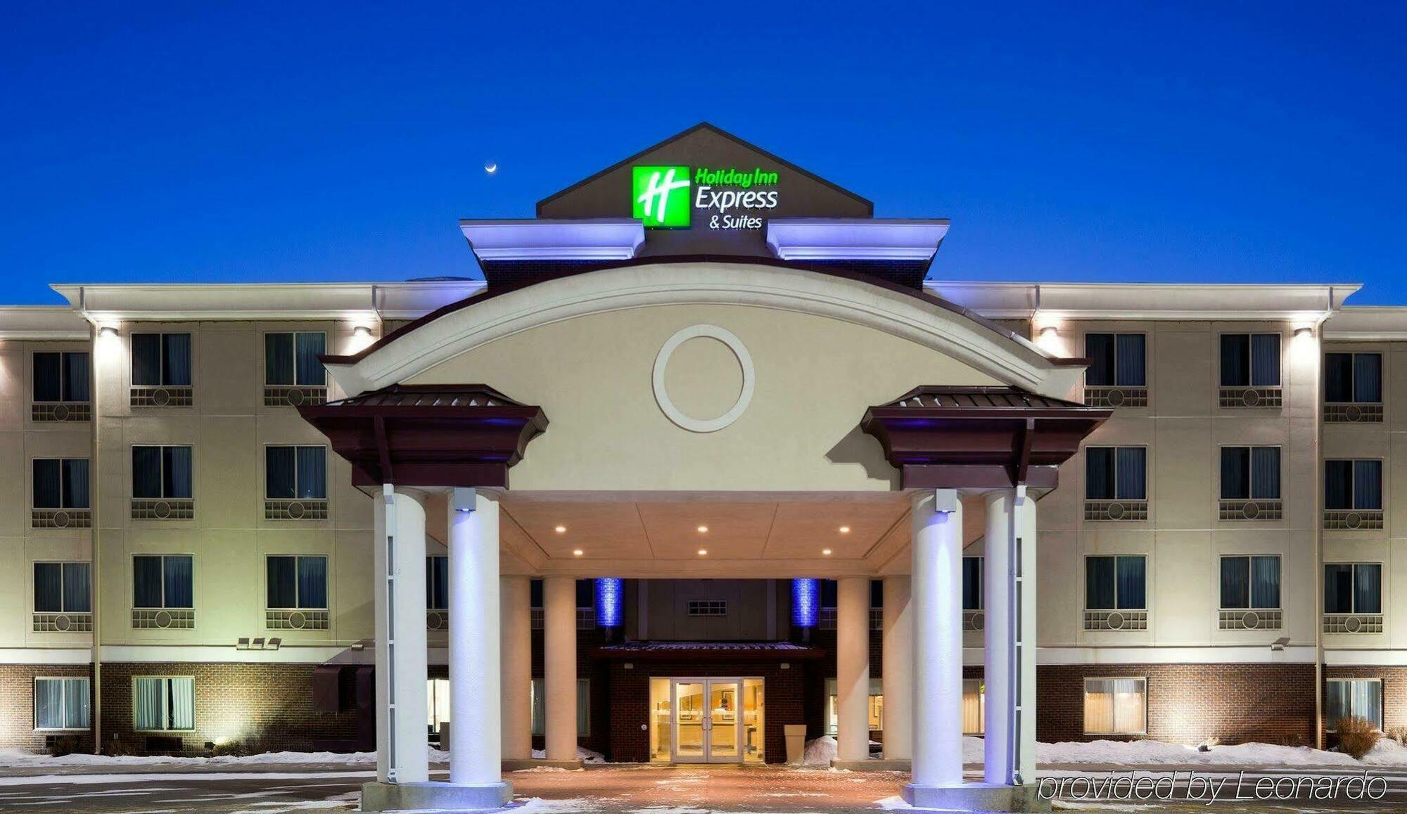 Holiday Inn Express Hotel & Suites Grand Forks By Ihg Екстериор снимка